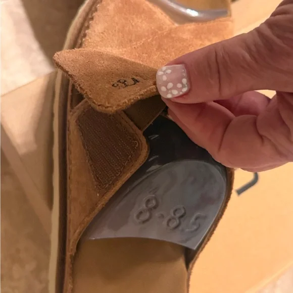 UGG Brown Goldenstar Platform Sandals - Picture 5 of 10